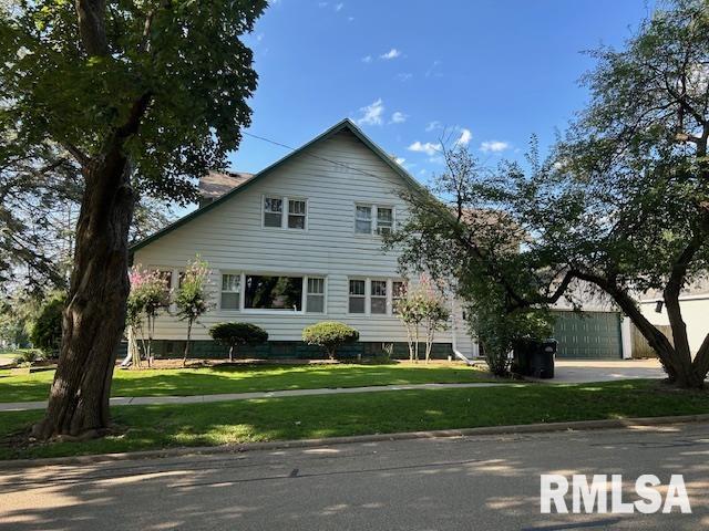 828 Park Place Clinton, IA 52732 - Photo 2 of 42