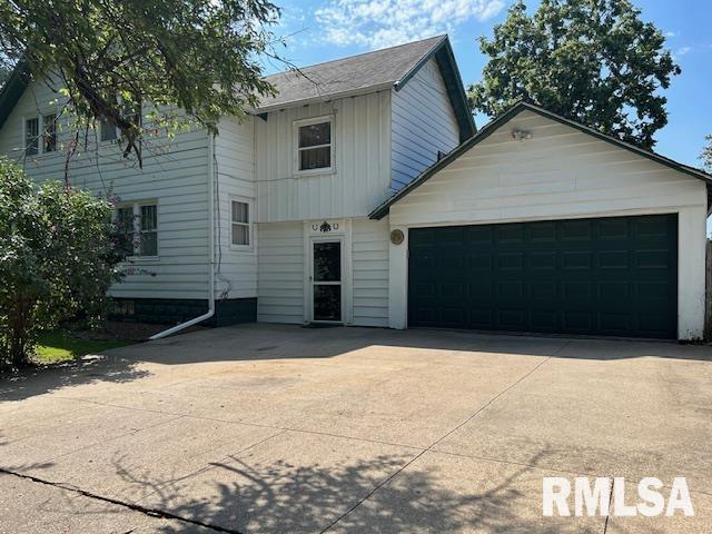 828 Park Place Clinton, IA 52732 - Photo 4 of 42