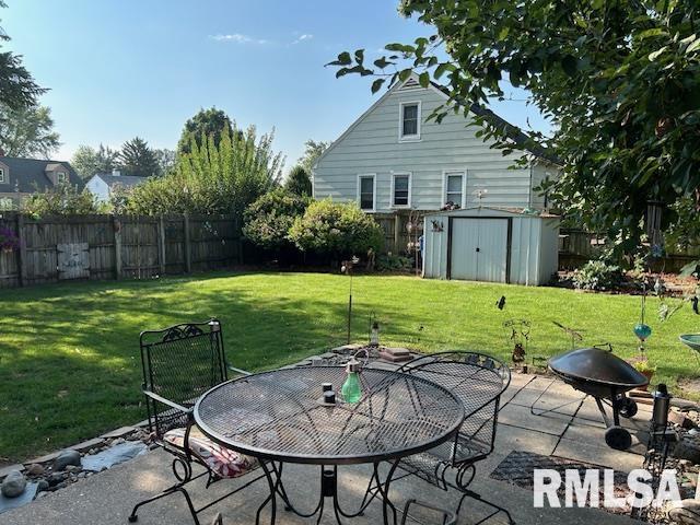 828 Park Place Clinton, IA 52732 - Photo 5 of 42