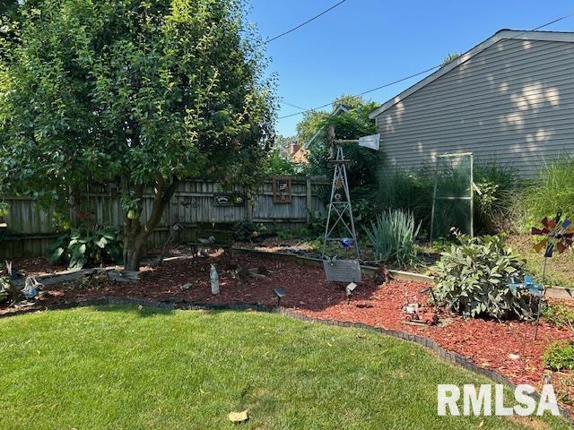 828 Park Place Clinton, IA 52732 - Photo 8 of 42