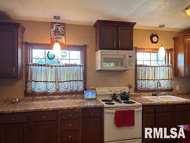 828 Park Place Clinton, IA 52732 - Photo 9 of 42