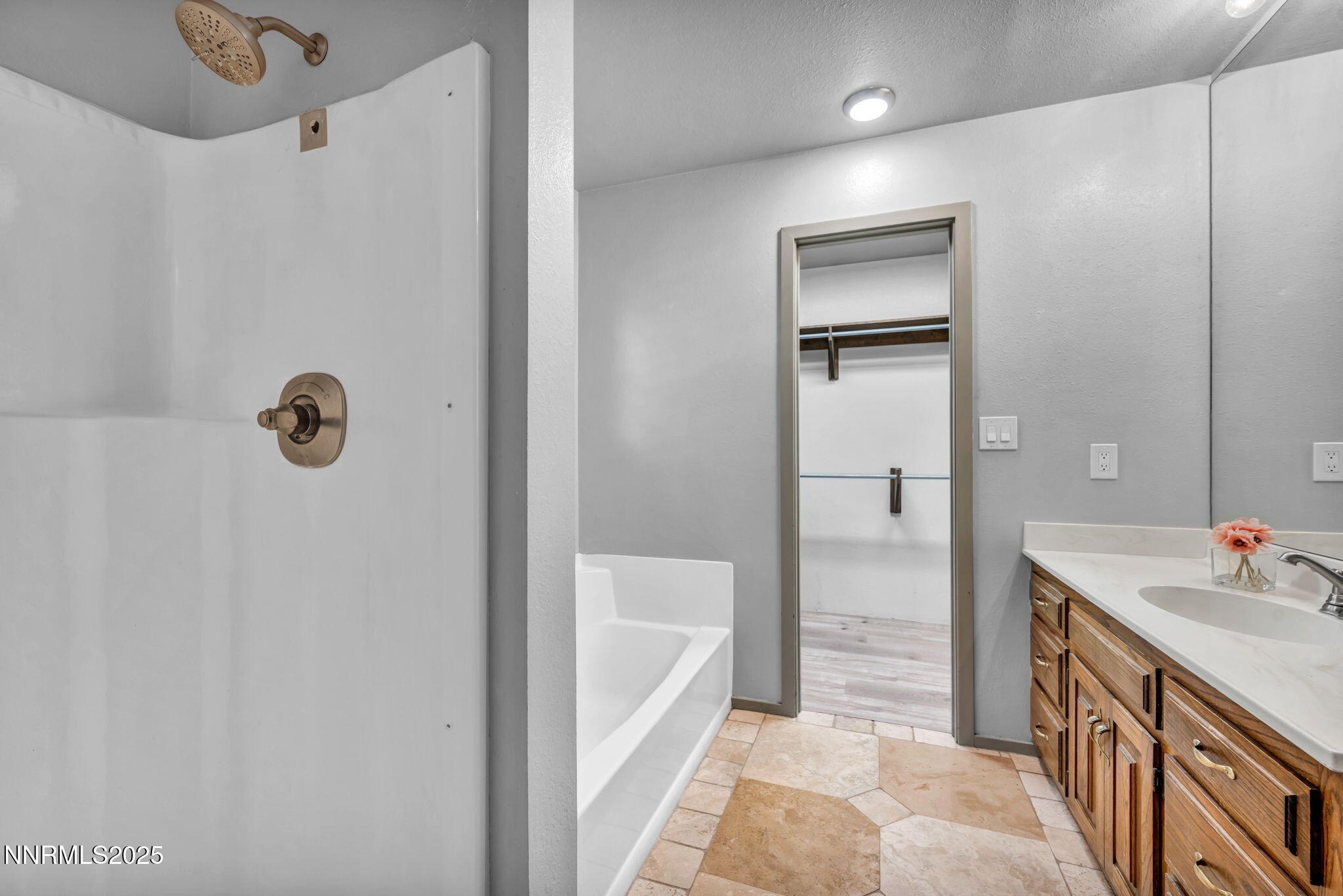 1478 Clough Road Reno, NV 89509 - Photo 18 of 32 a bathroom with a tub and a sink