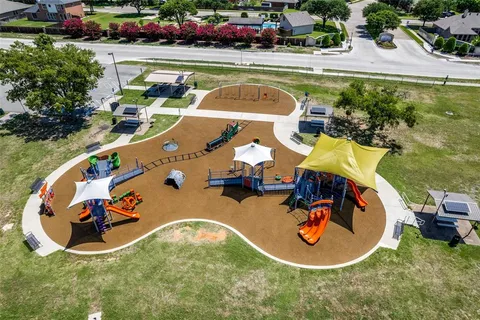 $388,000 | 400 Commonwealth Drive, Saginaw, TX 76179