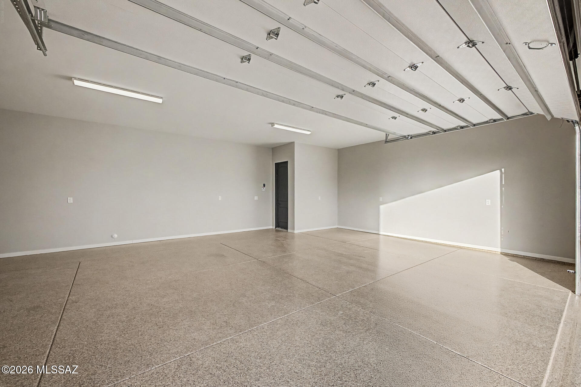2399 Della Roccia Court Tucson, AZ 85737 - Photo 29 of 34 a view of an empty room