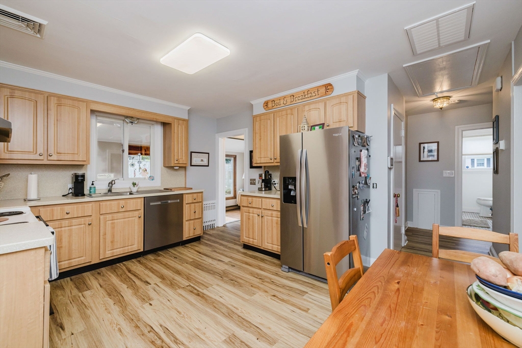 554 Madison Street Fall River, MA 02720 - Photo 11 of 31