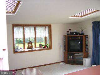 379 Camberly Road Warminster, PA 18974 - Photo 5 of 6