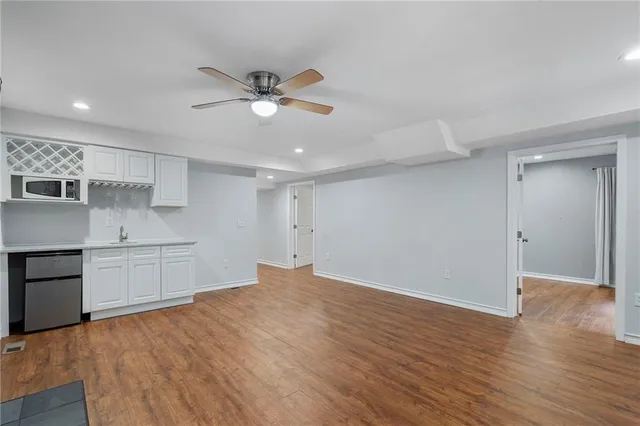 a front view of house with yard