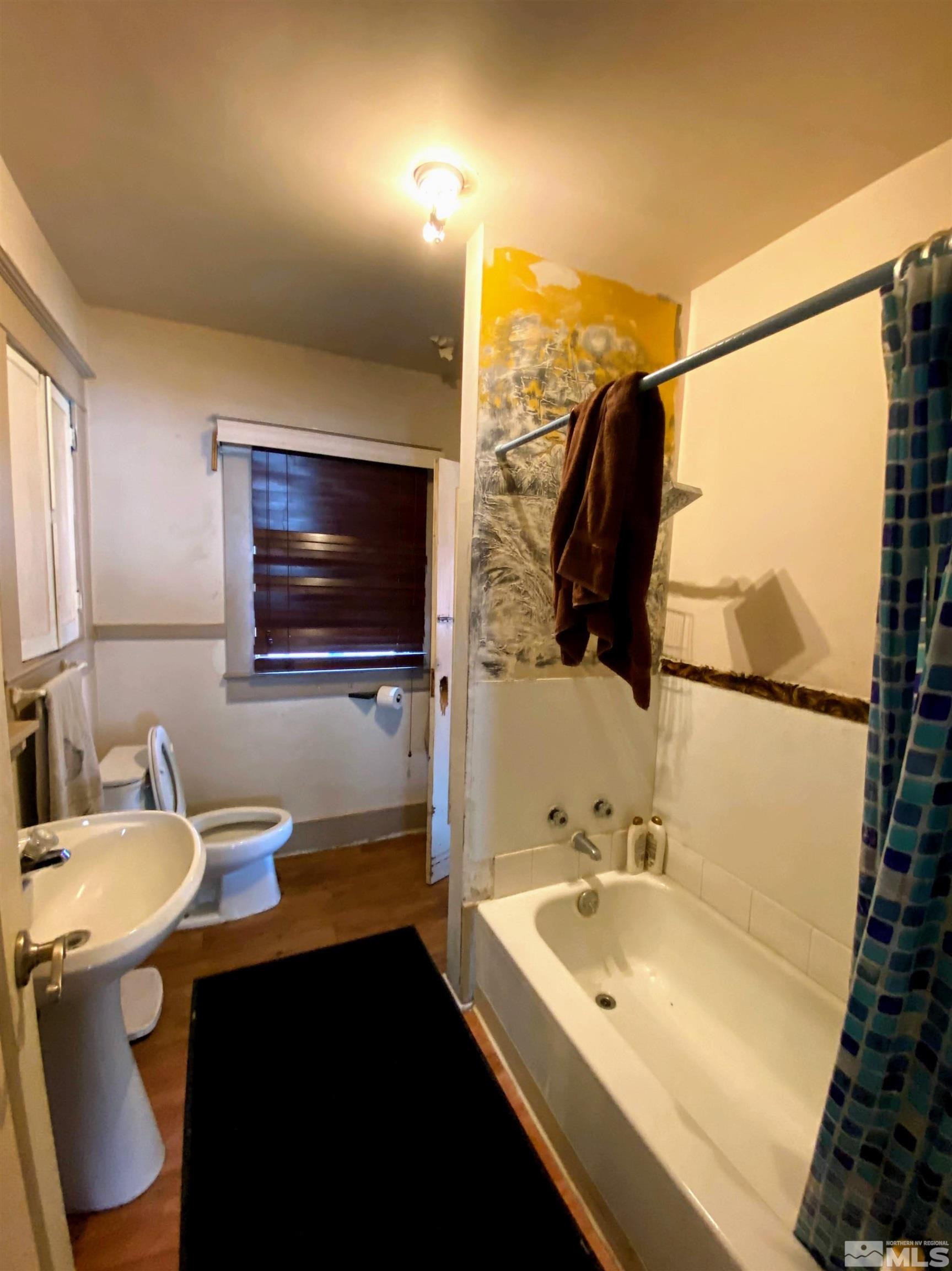 650 Spokane Street Reno, NV 89512 - Photo 13 of 25 a bathroom with a sink a toilet and a tub