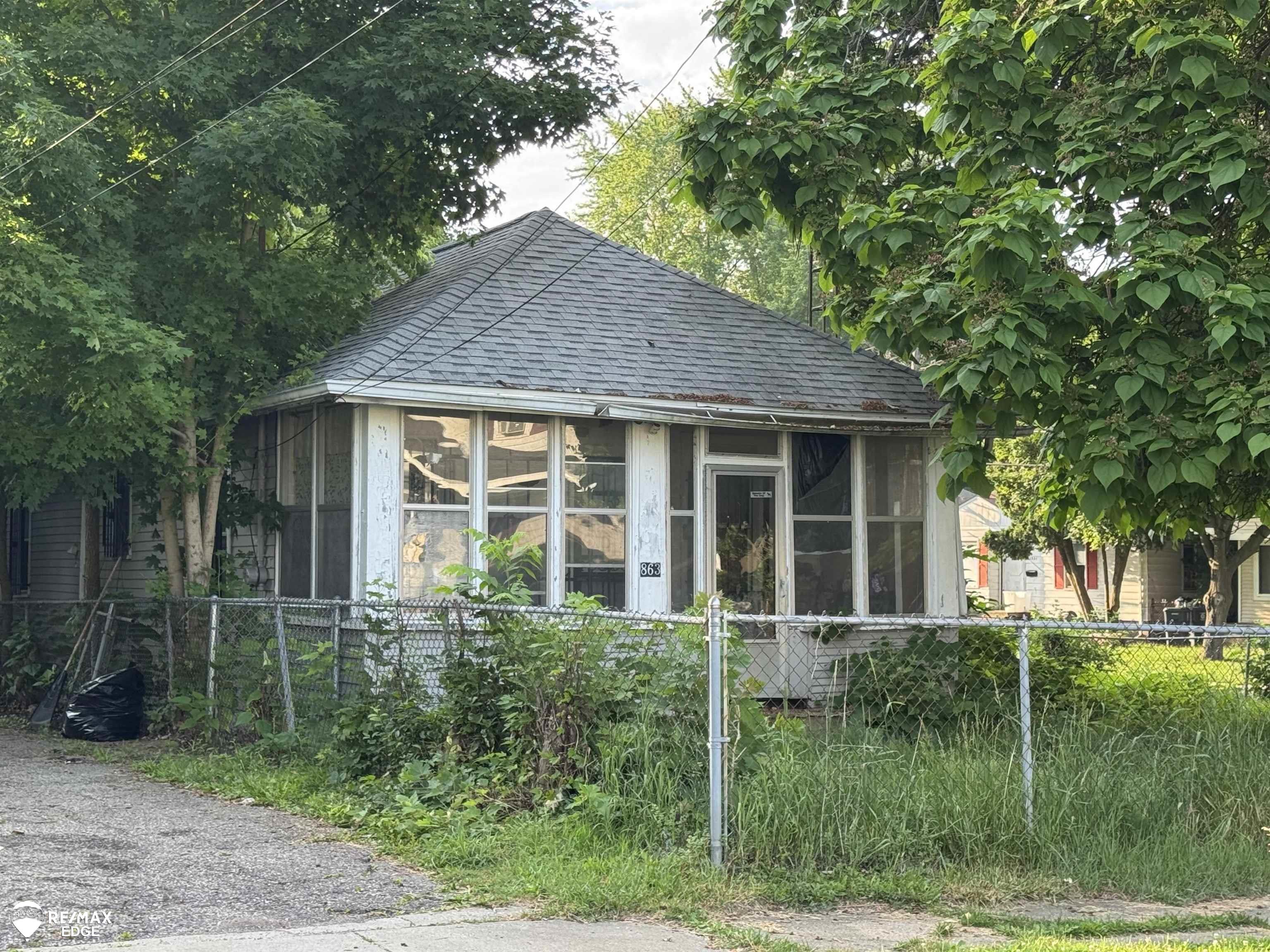863 Tacken Street Flint, MI 48532 - Photo 2 of 3