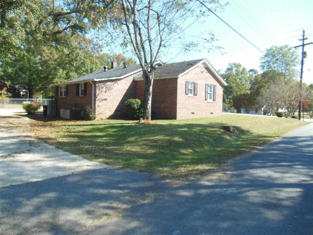 818 Hampton Street Iva, SC 29655 - Photo 5 of 17 Gallery Image 5