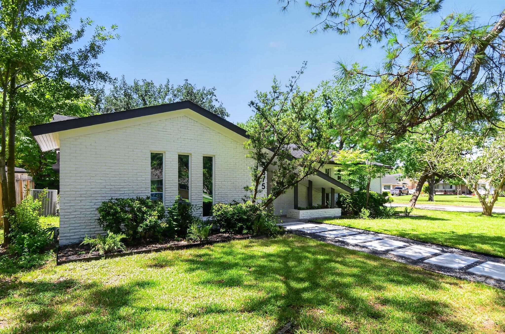 5675 Sylmar Road Houston, TX 77081 - Photo 3 of 31 Gallery Image 3
