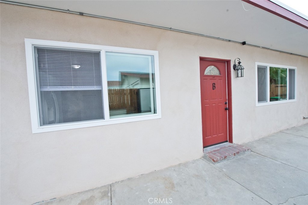 156 West Escalones San Clemente, CA 92672 - Photo 35 of 39 a view of a red door