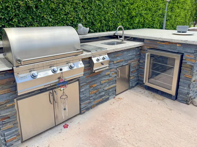 a view of kitchen with washer and dryer