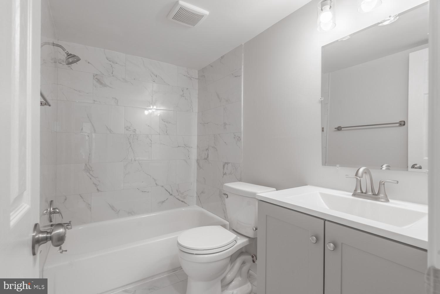 112 Duvall Lane, Unit 304 Gaithersburg, MD 20877 - Photo 17 of 27 a bathroom with a sink toilet and shower