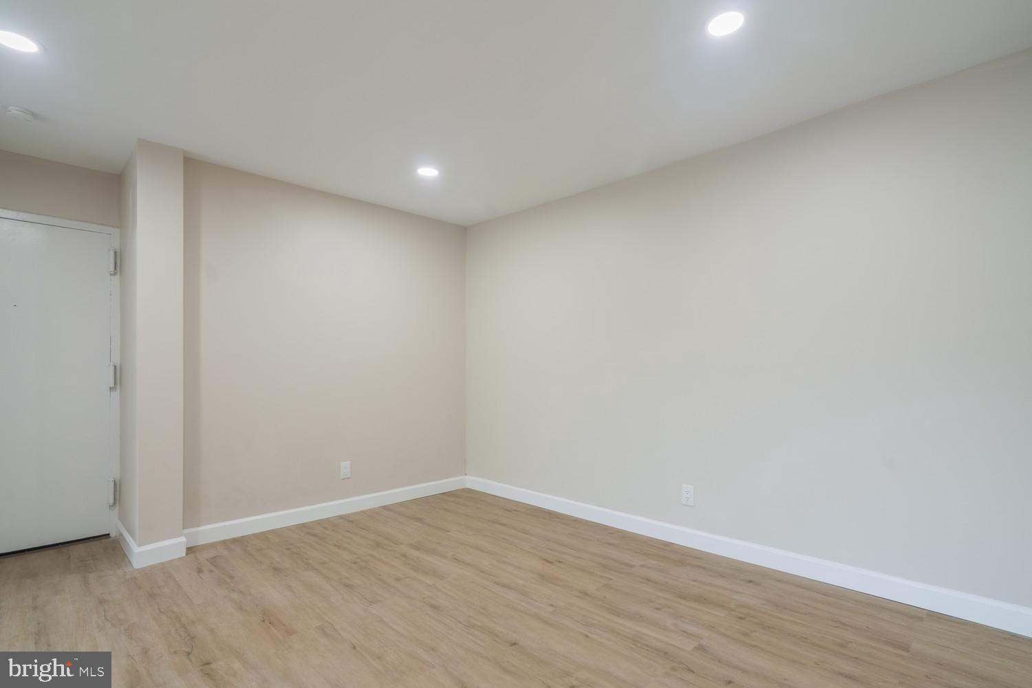 112 Duvall Lane, Unit 304 Gaithersburg, MD 20877 - Photo 5 of 27 a view of an empty room