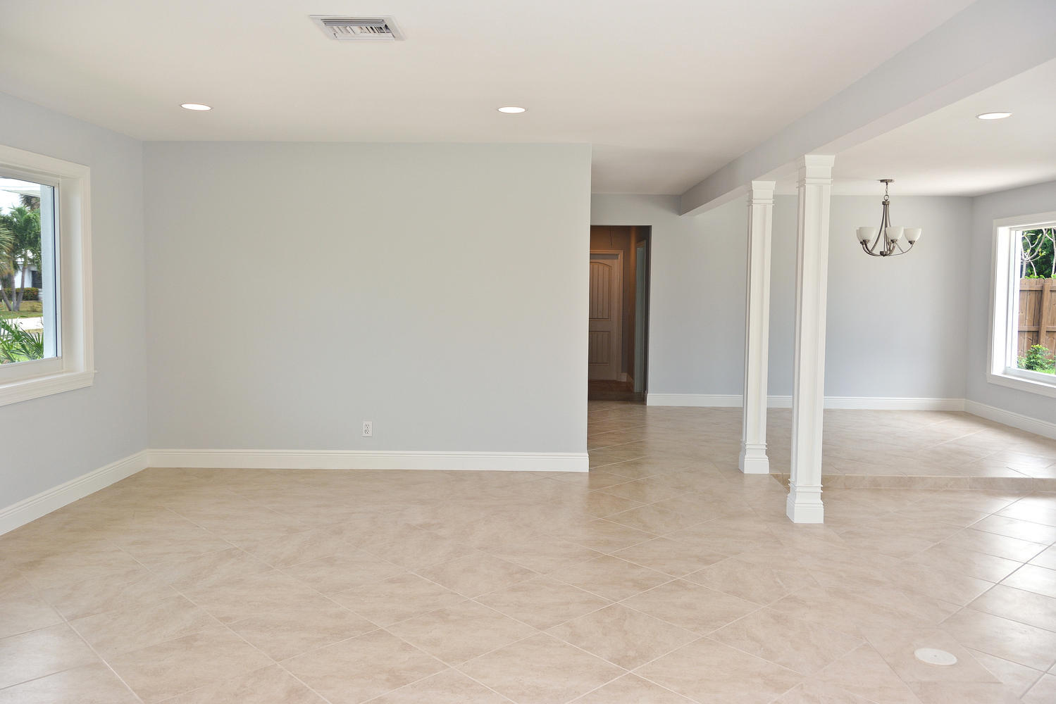 1160 Island Road Riviera Beach, FL 33404 - Photo 4 of 18 Foyer