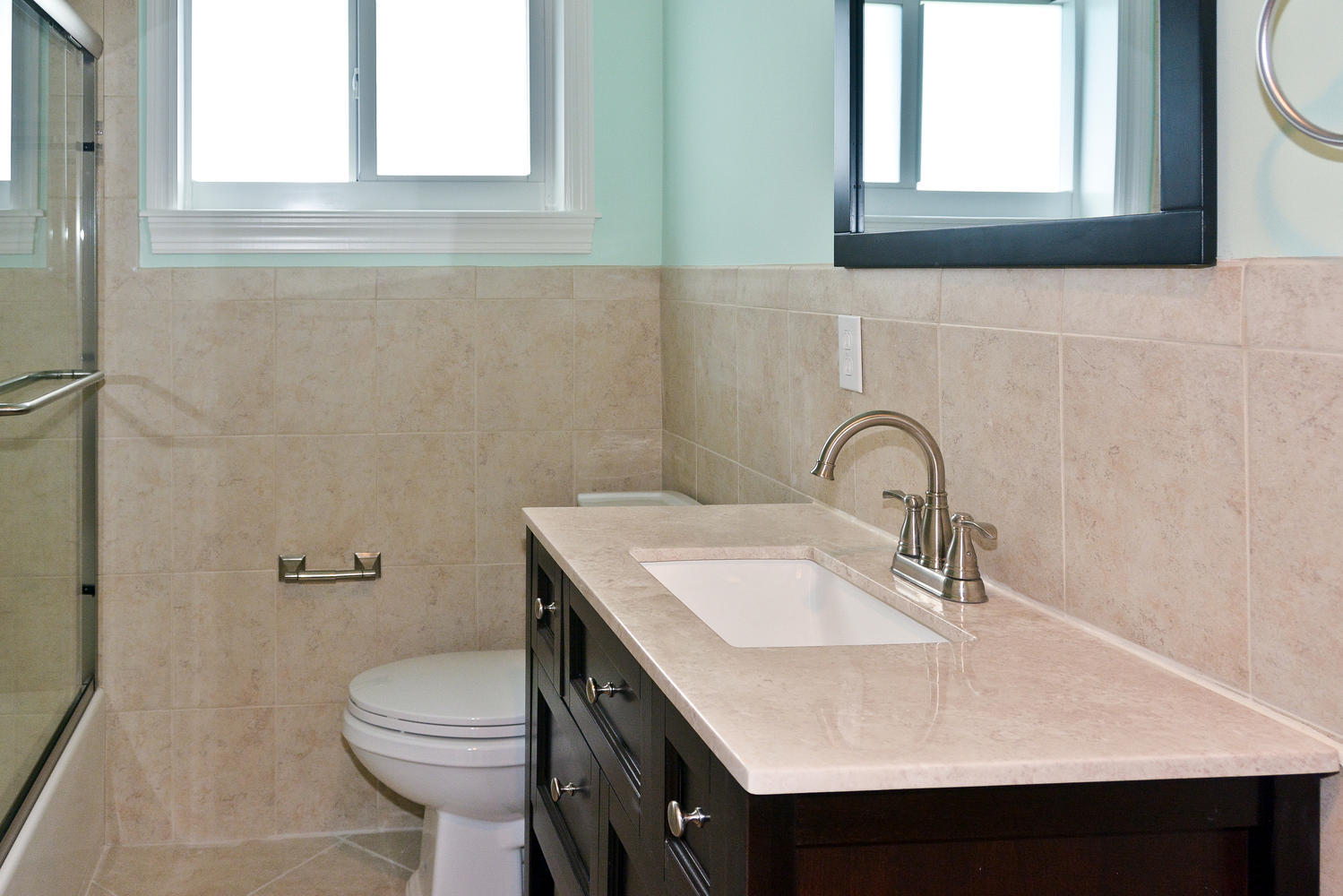 1160 Island Road Riviera Beach, FL 33404 - Photo 8 of 18 Guest Bath