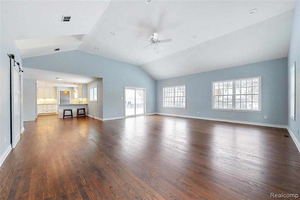 18244 Beverly Road Beverly Hills, MI 48025 - Photo 11 of 30