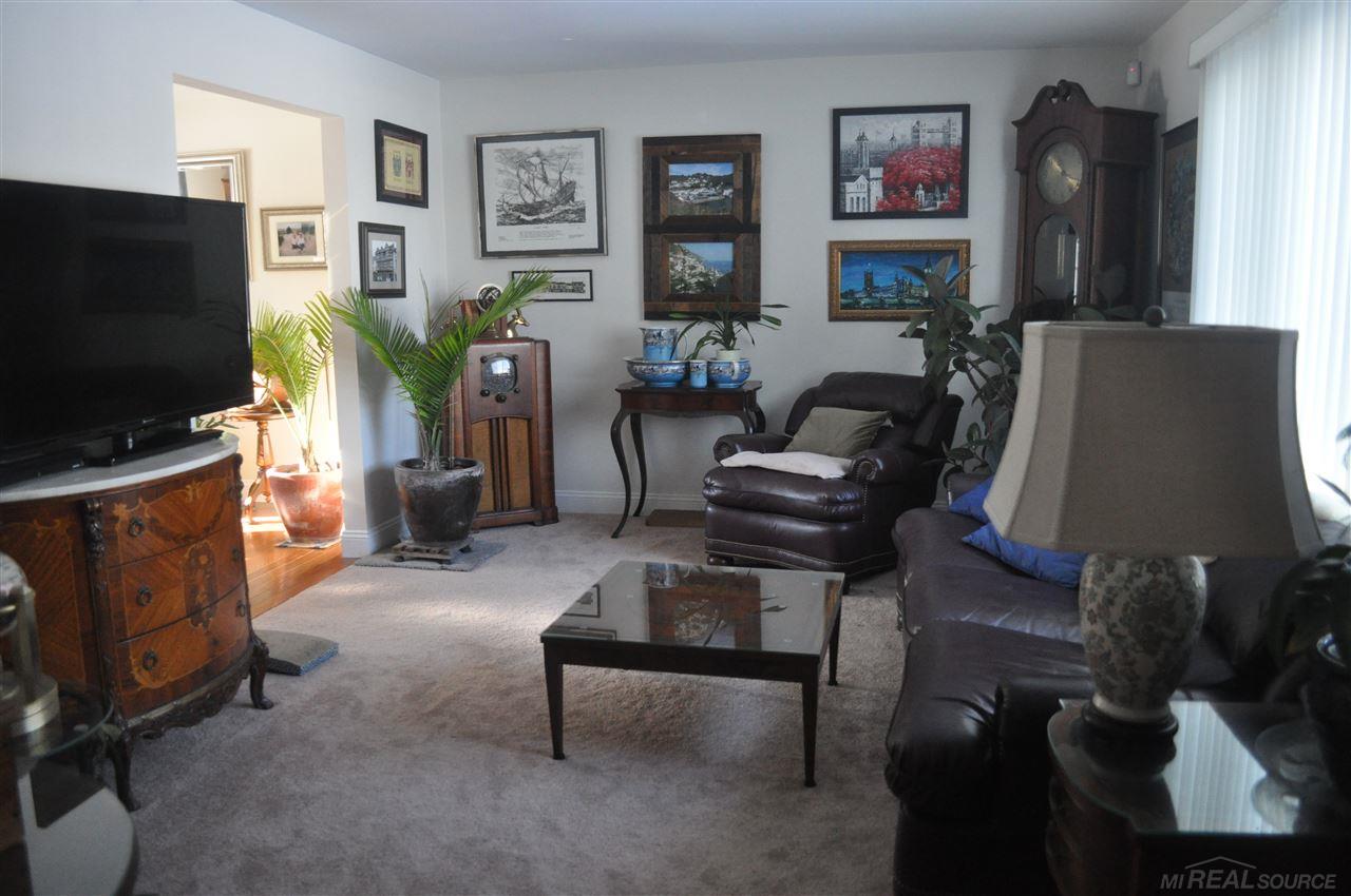 7041 Hatchery Road Waterford, MI 48327 - Photo 18 of 35 31367714-17.JPG