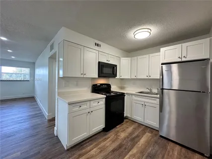 $1,695 | 2500 Johnson Street, Unit 11, Hollywood, FL 33020