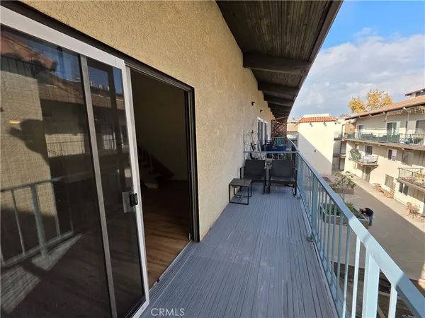 $1,895 | 5460 White Oak Avenue, Unit H310, Encino, CA 91316