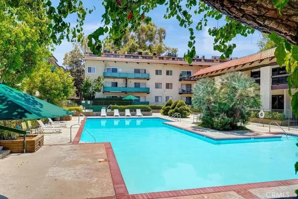 $1,895 | 5460 White Oak Avenue, Unit H310, Encino, CA 91316