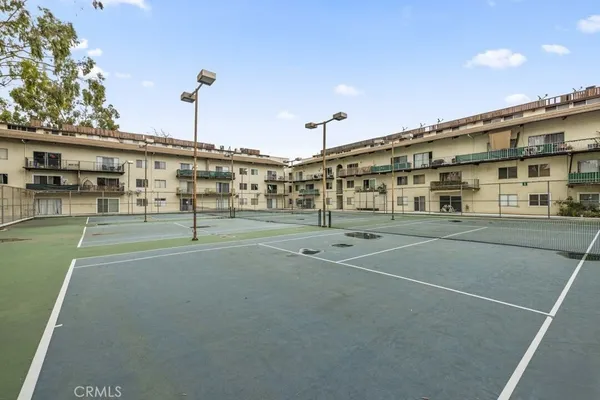 $1,895 | 5460 White Oak Avenue, Unit H310, Encino, CA 91316
