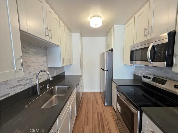 $1,895 | 5460 White Oak Avenue, Unit H310, Encino, CA 91316