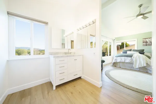 $988,888 | 24086 Avenida Crescenta, Valencia, CA 91355