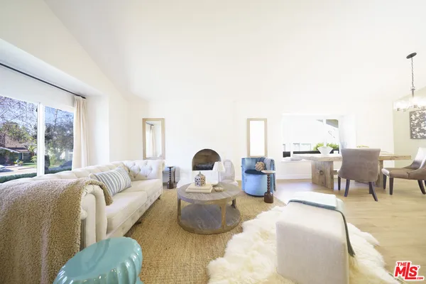 $988,888 | 24086 Avenida Crescenta, Valencia, CA 91355