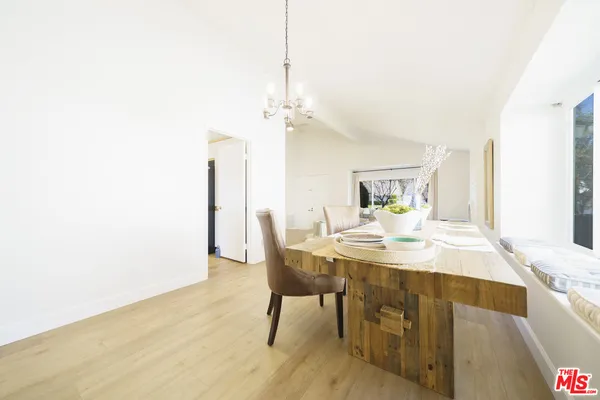 $988,888 | 24086 Avenida Crescenta, Valencia, CA 91355