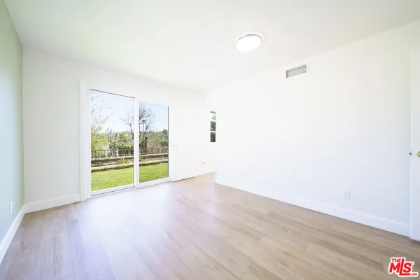 $988,888 | 24086 Avenida Crescenta, Valencia, CA 91355