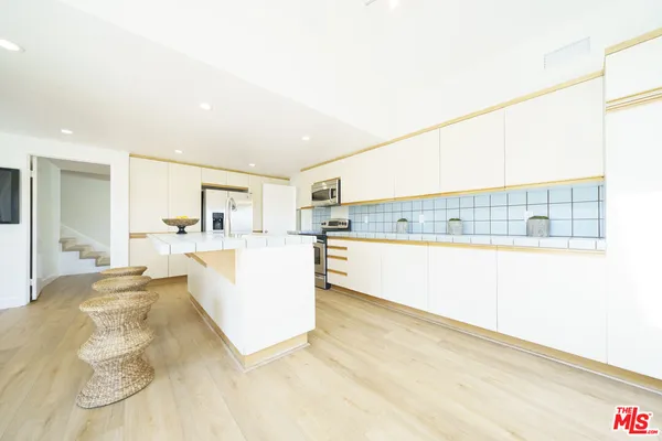 $988,888 | 24086 Avenida Crescenta, Valencia, CA 91355