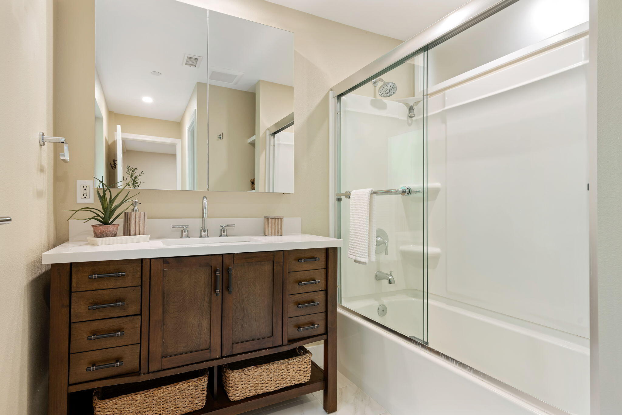 1442 South Rice Road Ojai, CA 93023 - Photo 14 of 54 36-Bathroom 3