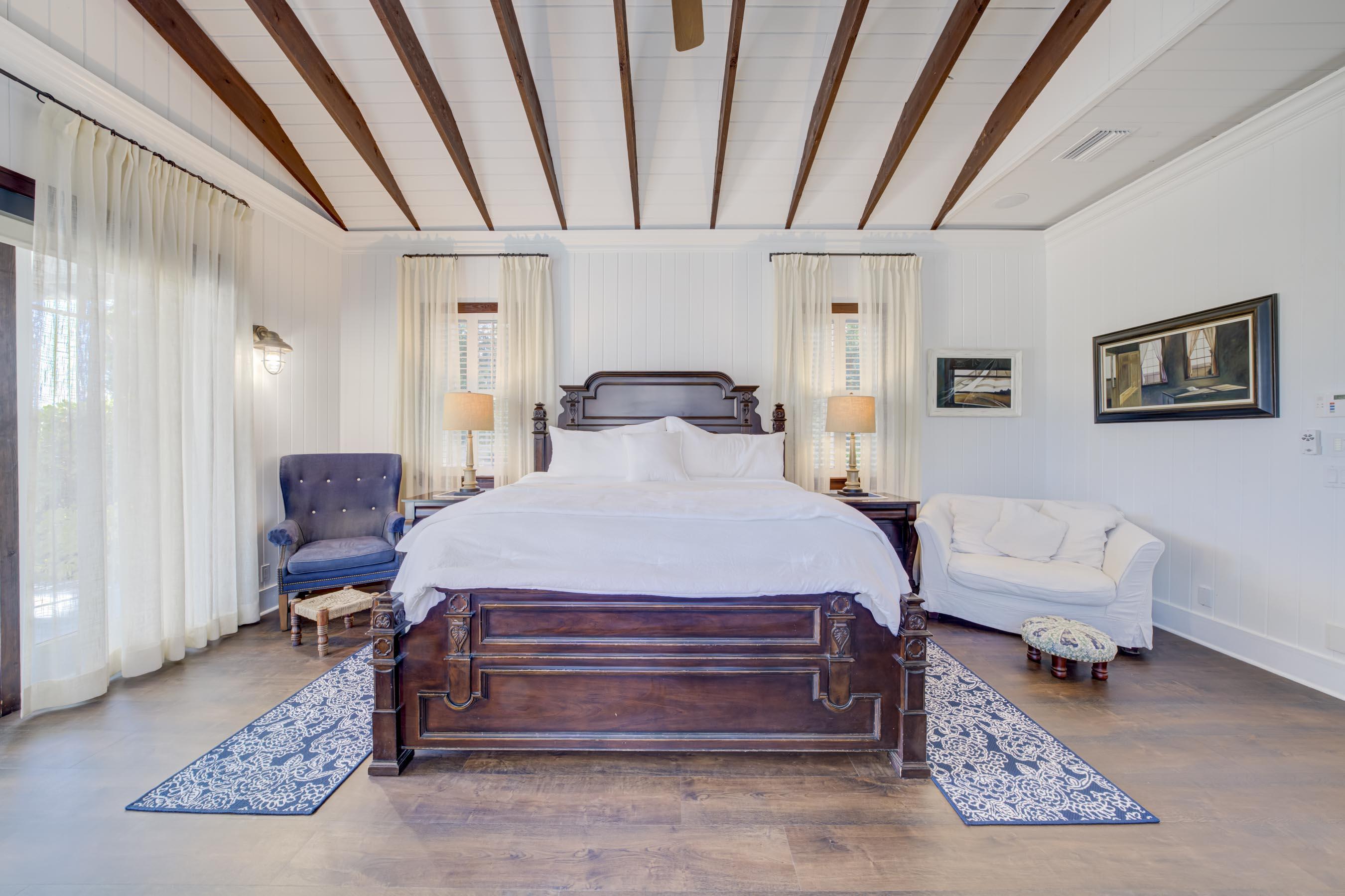 5270 Pennock Point Road Jupiter, FL 33458 - Photo 20 of 60 a spacious bedroom with a bed and a chair