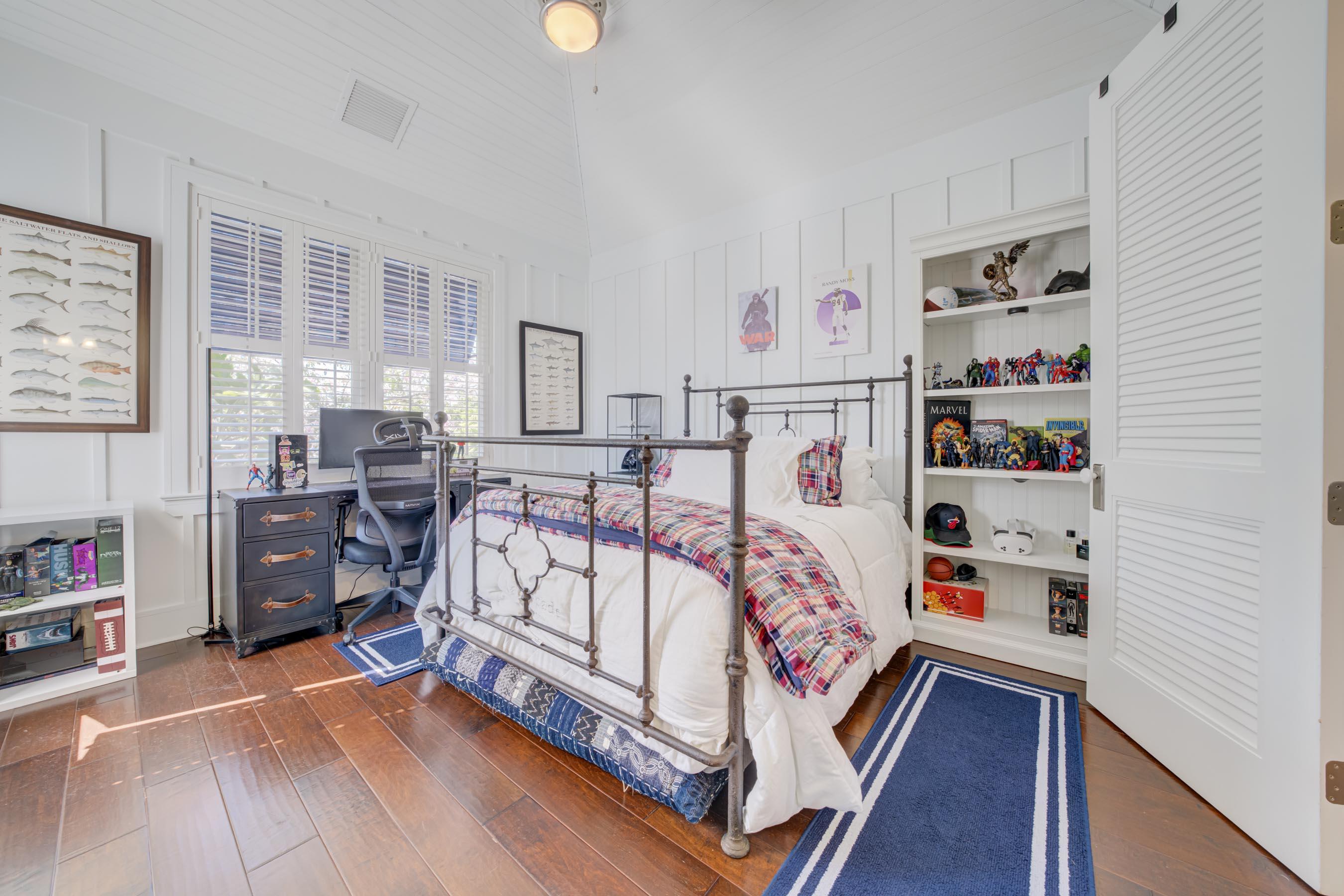 5270 Pennock Point Road Jupiter, FL 33458 - Photo 41 of 60 a bedroom with furniture and a book shelf