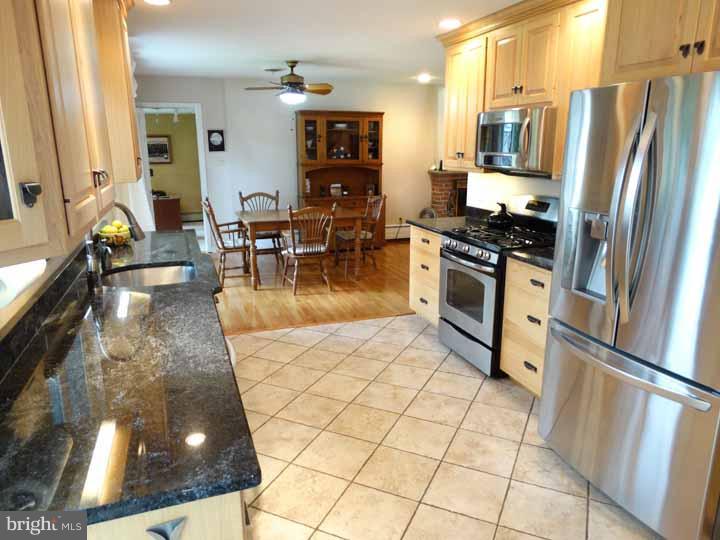 3476 Hillcroft Road Huntingdon Valley, PA 19006 - Photo 11 of 25 Kitchen