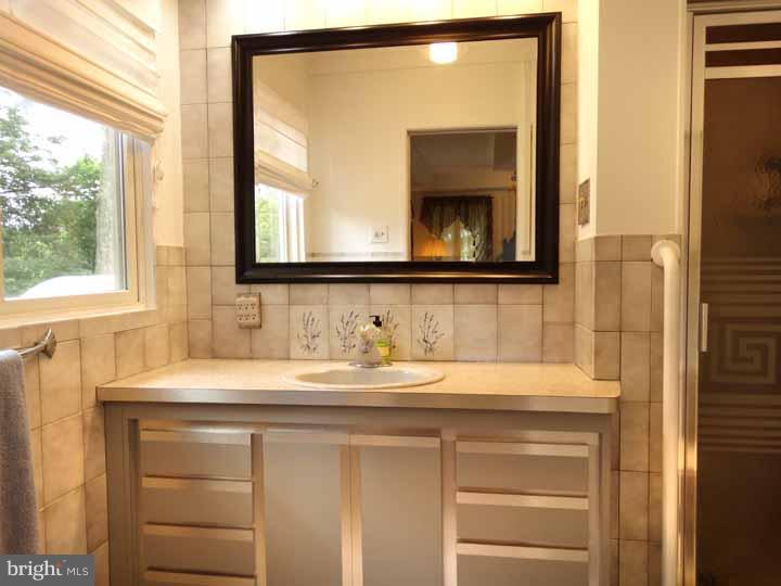 3476 Hillcroft Road Huntingdon Valley, PA 19006 - Photo 15 of 25 Master Bathroom