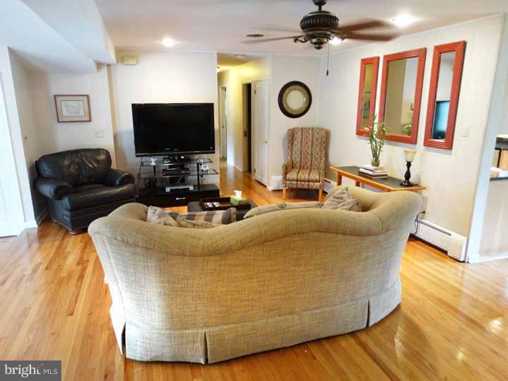 3476 Hillcroft Road Huntingdon Valley, PA 19006 - Photo 6 of 25 Living Room