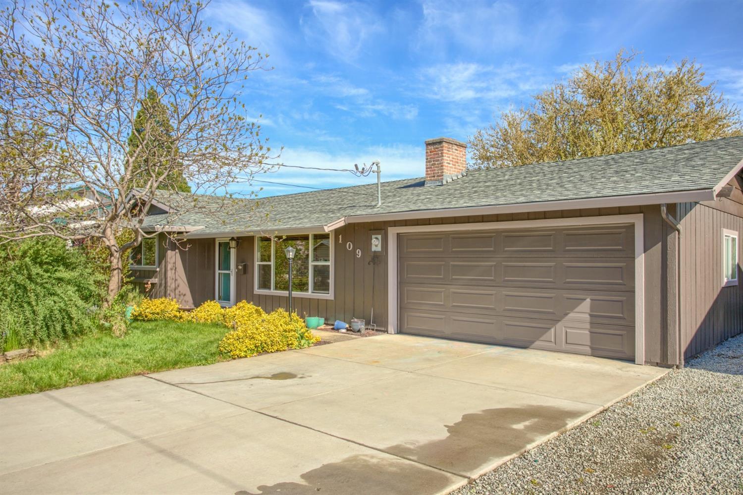 109 Victoria Way Central Point, OR 97502 - Photo 3 of 30 Additional Photo