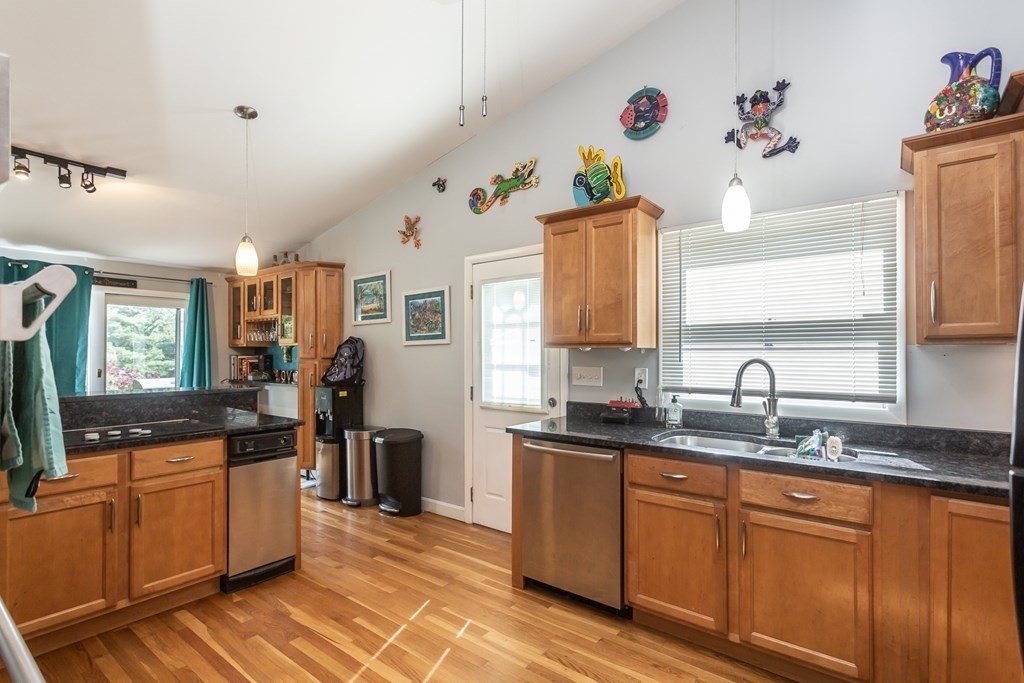 32 Ledgeview Drive Freetown, MA 02702 - Photo 7 of 22