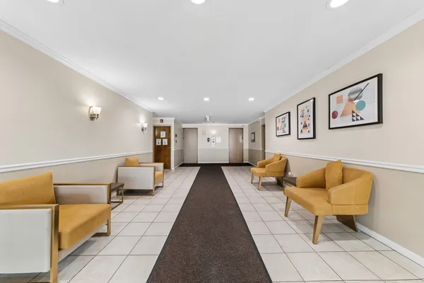 $204,000 | 5506 Lincoln Avenue, Unit A511, Morton Grove, IL 60053