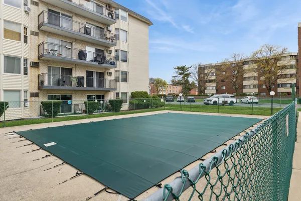 $204,000 | 5506 Lincoln Avenue, Unit A511, Morton Grove, IL 60053