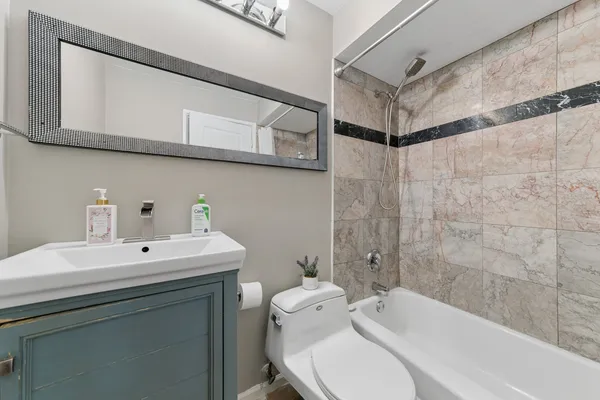 $212,000 | 5506 Lincoln Avenue, Unit A511, Morton Grove, IL 60053