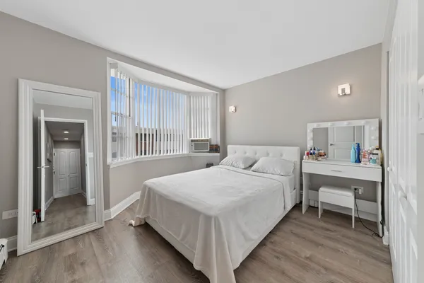 $212,000 | 5506 Lincoln Avenue, Unit A511, Morton Grove, IL 60053