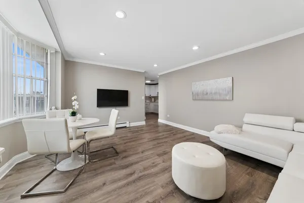 $204,000 | 5506 Lincoln Avenue, Unit A511, Morton Grove, IL 60053
