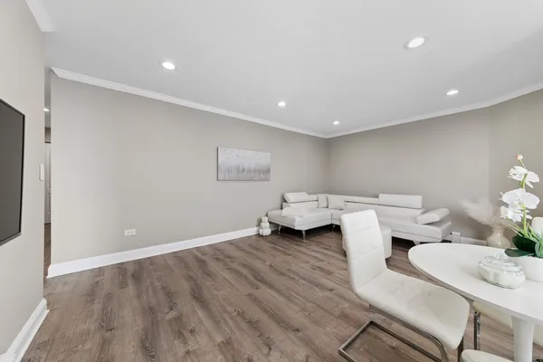 $212,000 | 5506 Lincoln Avenue, Unit A511, Morton Grove, IL 60053