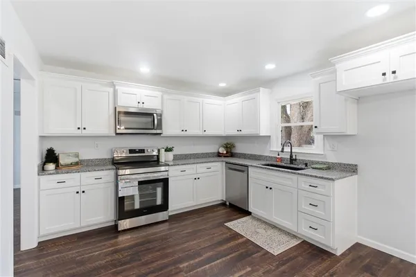 $299,000 | 2425 Northeast 38th Street, Kansas City, MO 64116