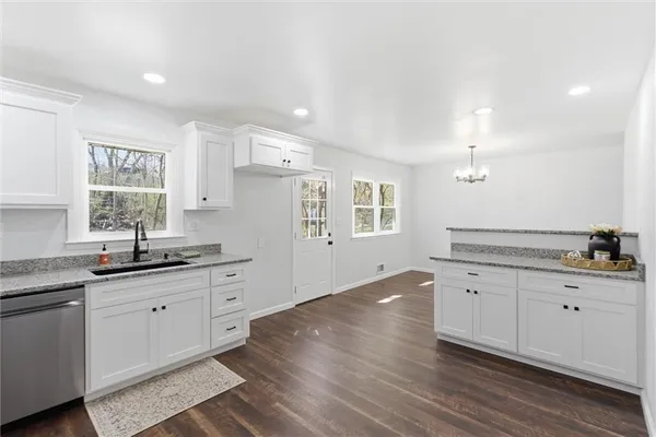 $299,000 | 2425 Northeast 38th Street, Kansas City, MO 64116