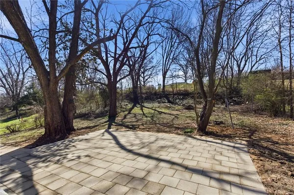 $299,000 | 2425 Northeast 38th Street, Kansas City, MO 64116